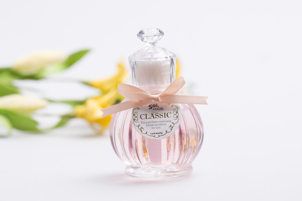 perfume, bottle, glass bottle-678828.jpg